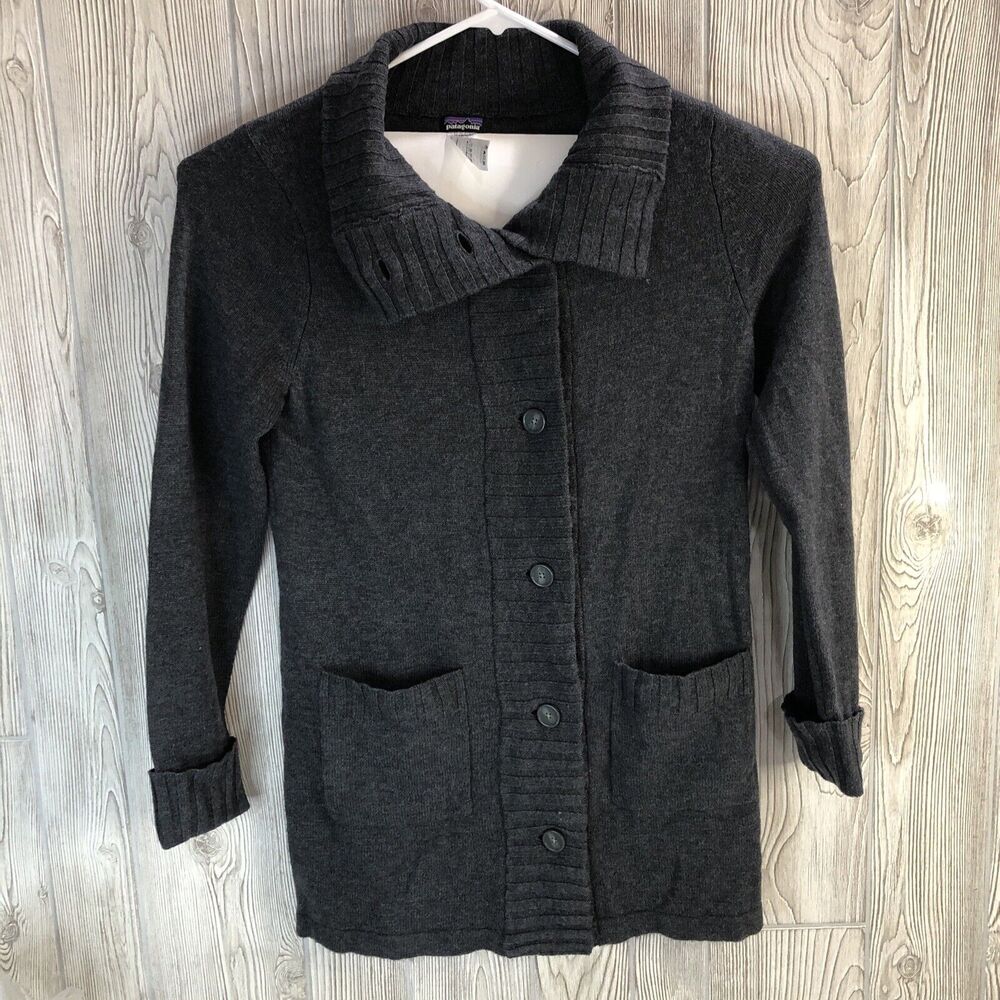 Patagonia Button Sweater Women’s Size Medium Long Dark Gray RN #51884 Cuffed